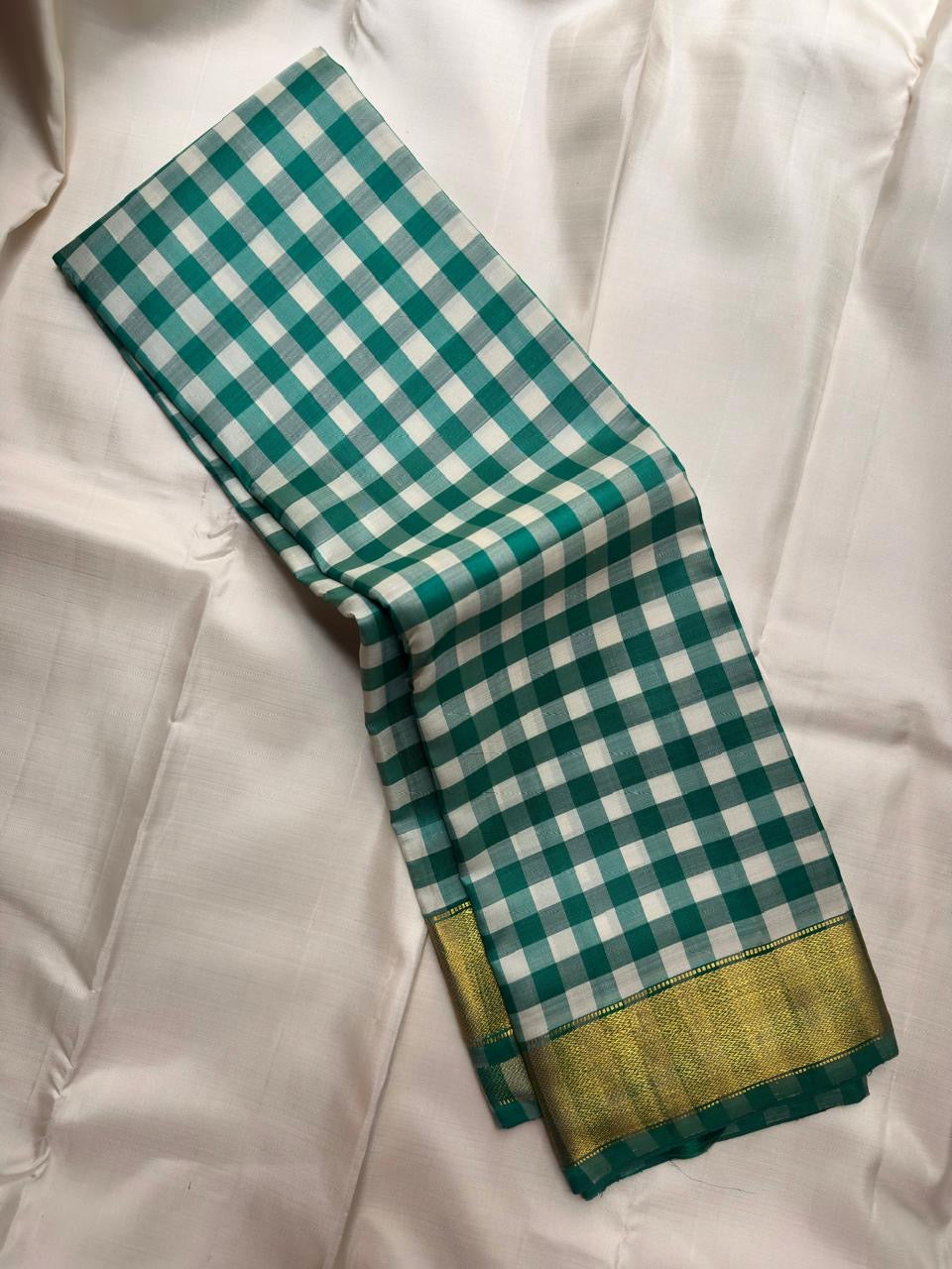 Fresh Green and Ivory Lightweight Kanchipuram Kattam Saree with Seer Pallu showing green seer pallu