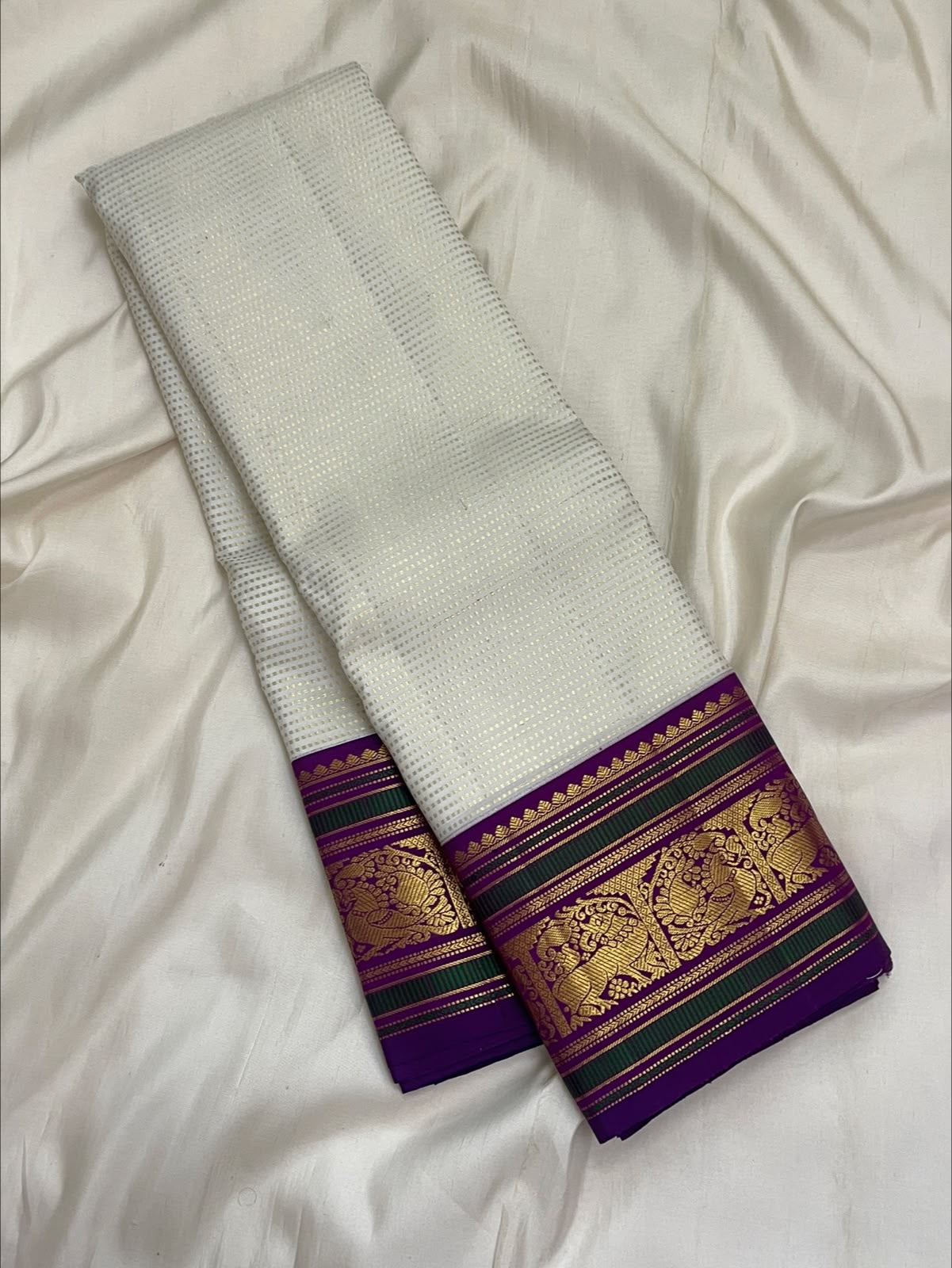 Ivory Pure Silk Kancheepuram Butta Saree - body detail