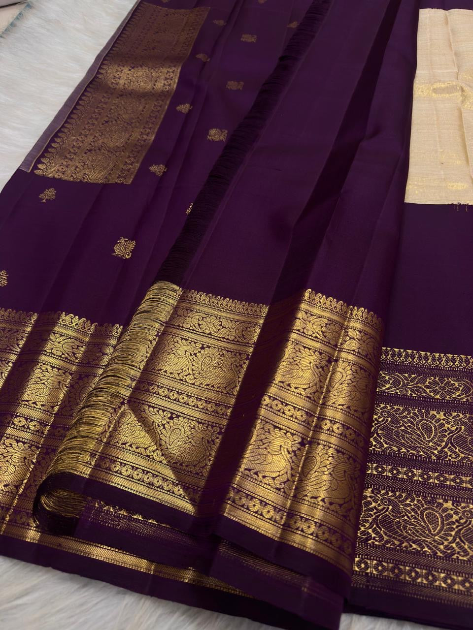 Ivory Kanjeevaram saree with Vadamalli stacked zari border
