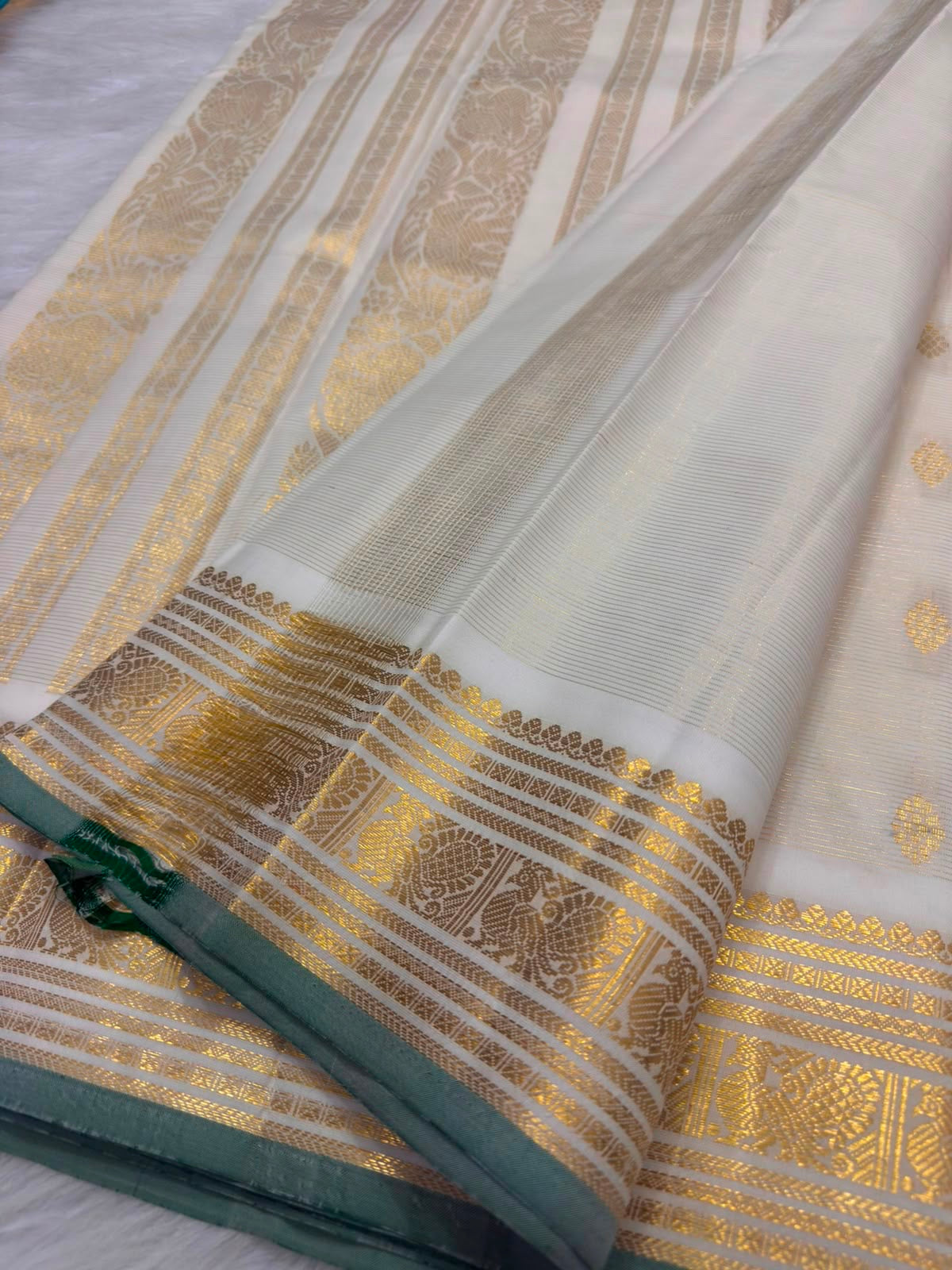 Ivory Handwoven Pure Silk Kanjipuram with Vairaoosi Lines and Fresh Green Selvedge