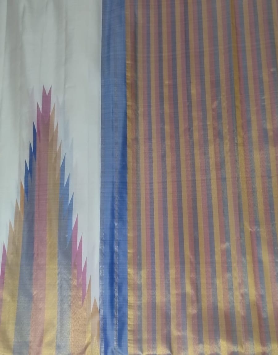 Ivory Ettukol Kanjeevaram silk saree, full drape overview