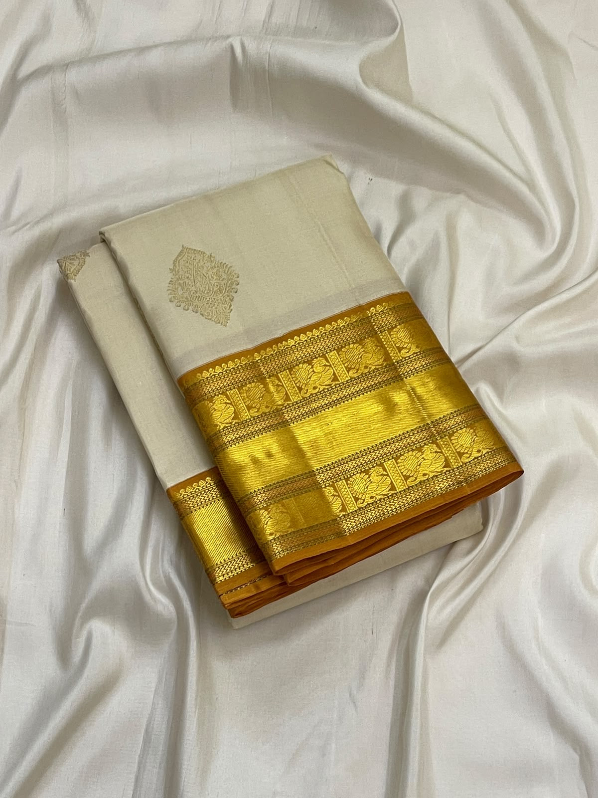 Venpattu Ivory Pure Silk Kanchipuram Butta Saree with Manjal Gold Pettu