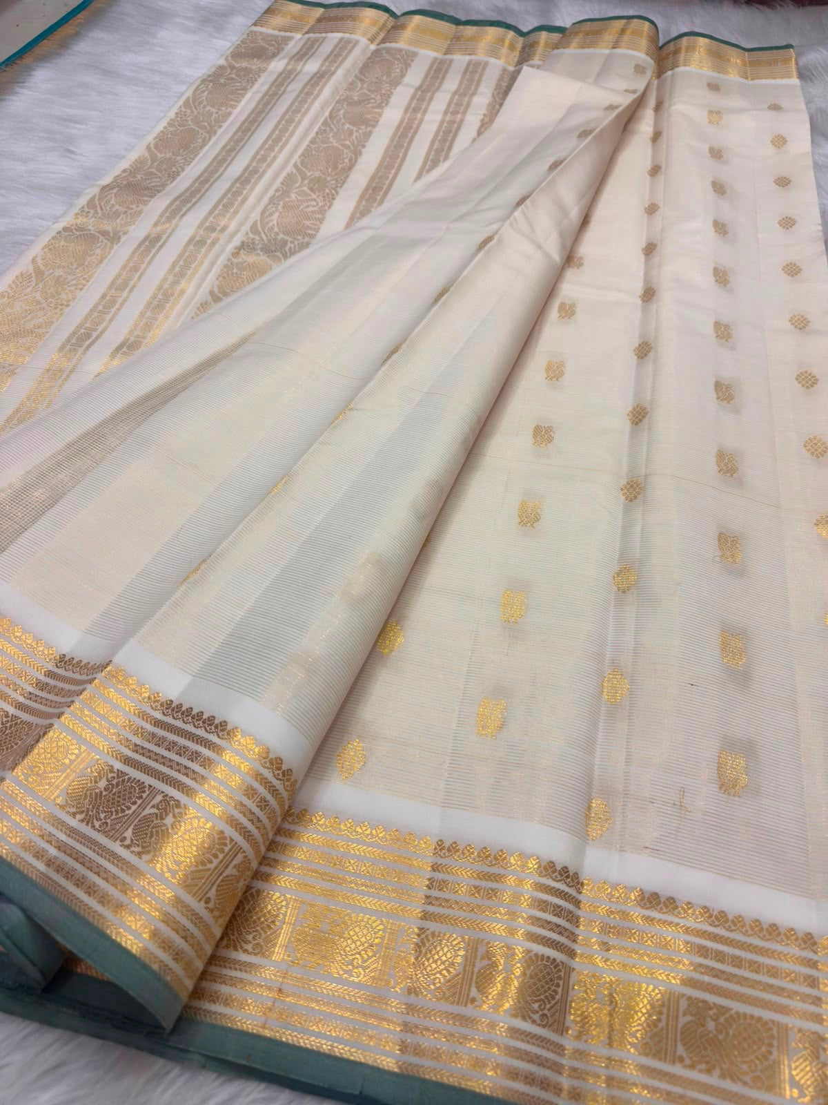 Ivory Handwoven Pure Silk Kanjipuram with Vairaoosi Lines and Fresh Green Selvedge