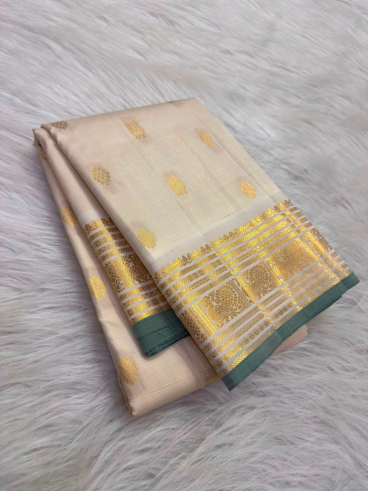 Ivory Handwoven Pure Silk Kanjipuram with Vairaoosi Lines and Fresh Green Selvedge