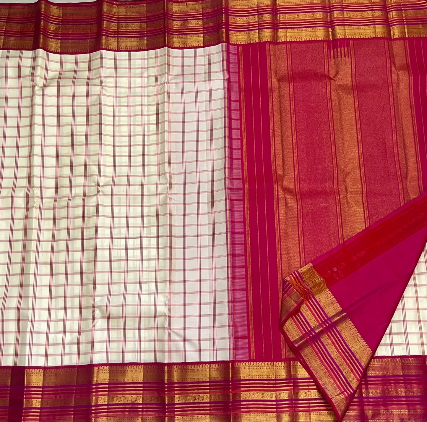Ivory pink pure silk Kanchi Kattam Kanchipuram saree, styled view
