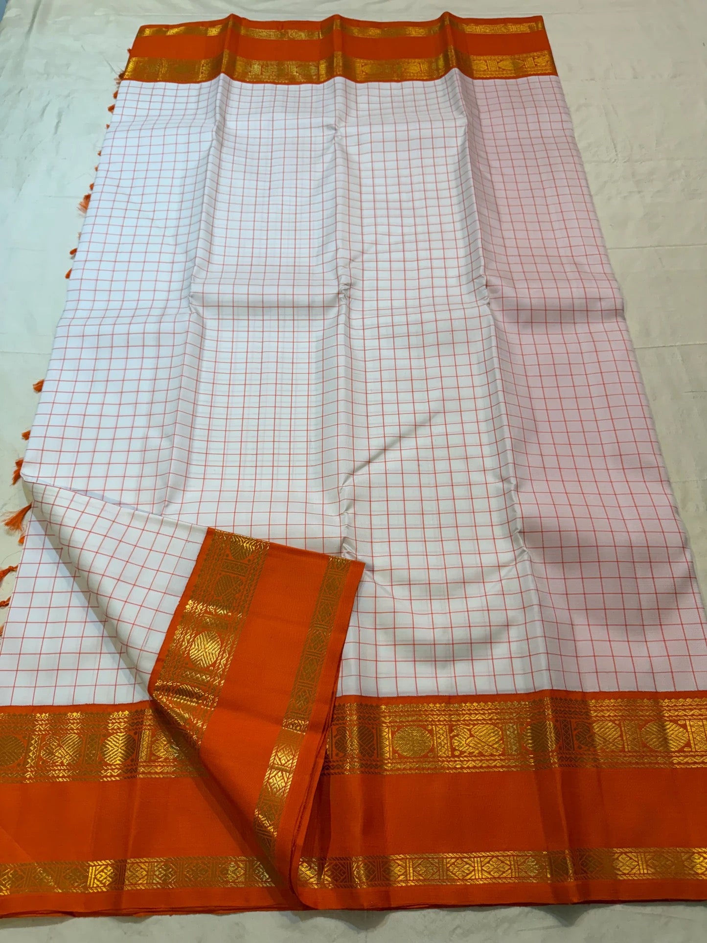 Ivory Kanchi Pattu saree Rettapet border detail in rust orange with gold zari temple motifs