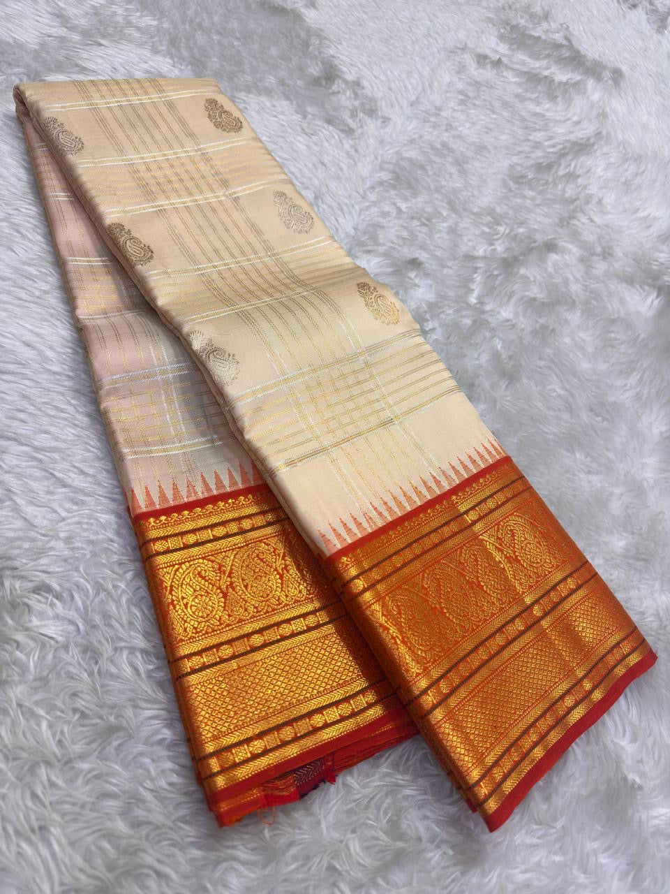 Ivory handwoven pure silk Kancheepuram saree with Zari Kattam Maanga Butta and Korvai Paisley pallu — Idam Living