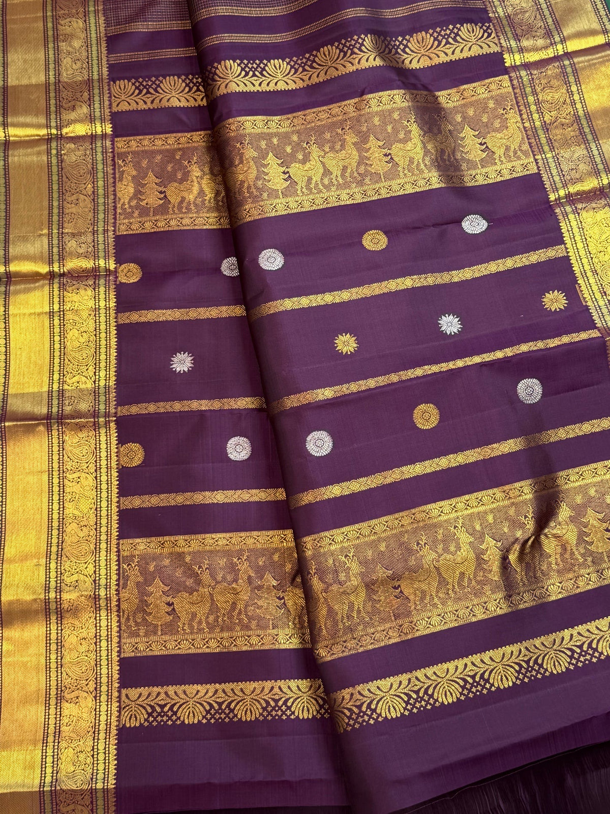 Close-up of Zari Kattam detail on jamun purple Kanchipuram pure silk saree