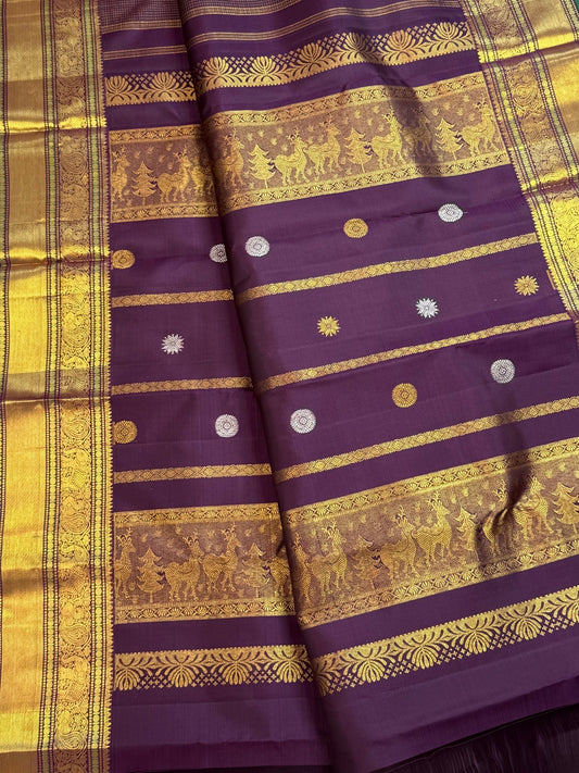 Close-up of Zari Kattam detail on jamun purple Kanchipuram pure silk saree