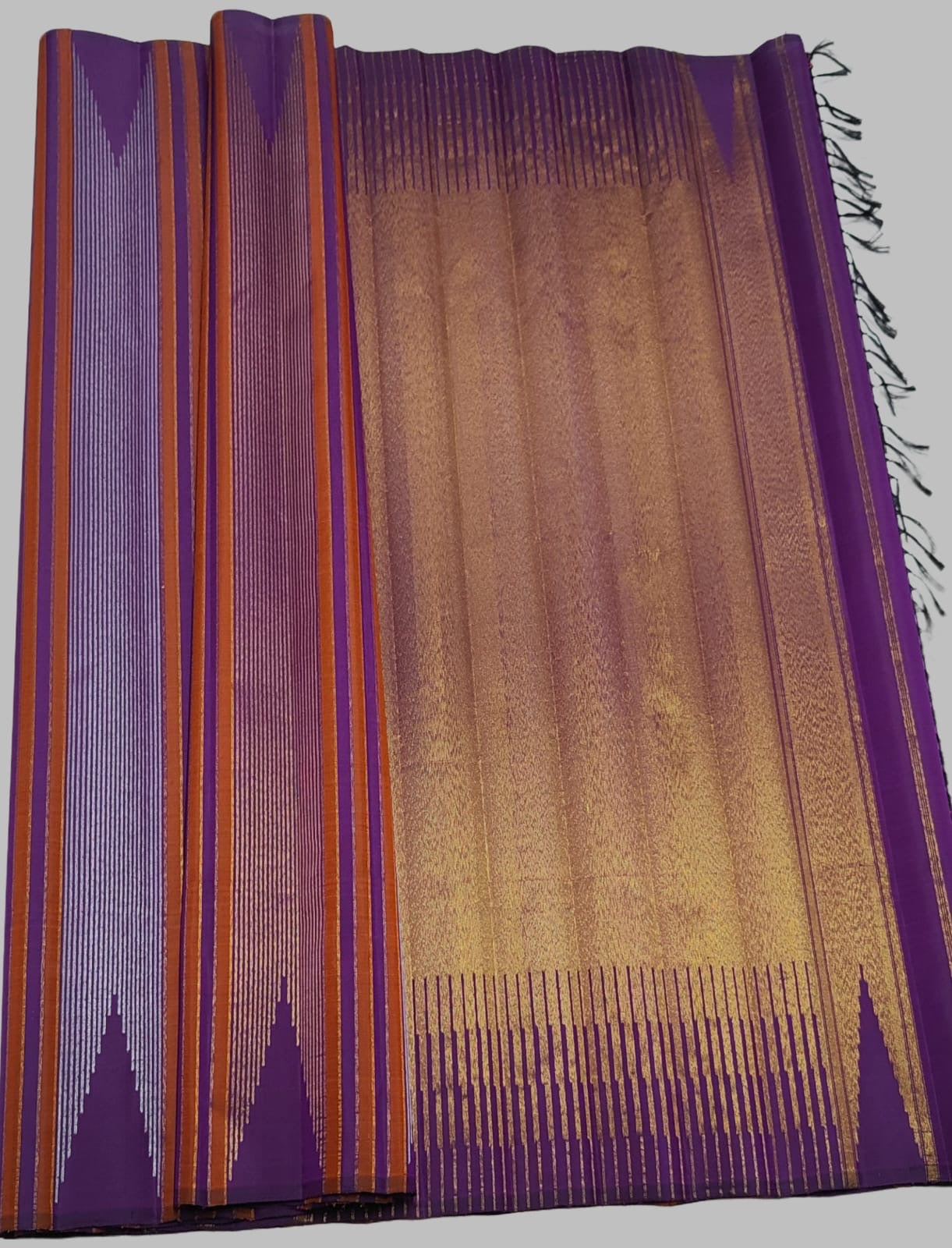 Kadambam Purple Handwoven Pure Silk Kanjeevaram Saree with antique gold zari in  Ettukol