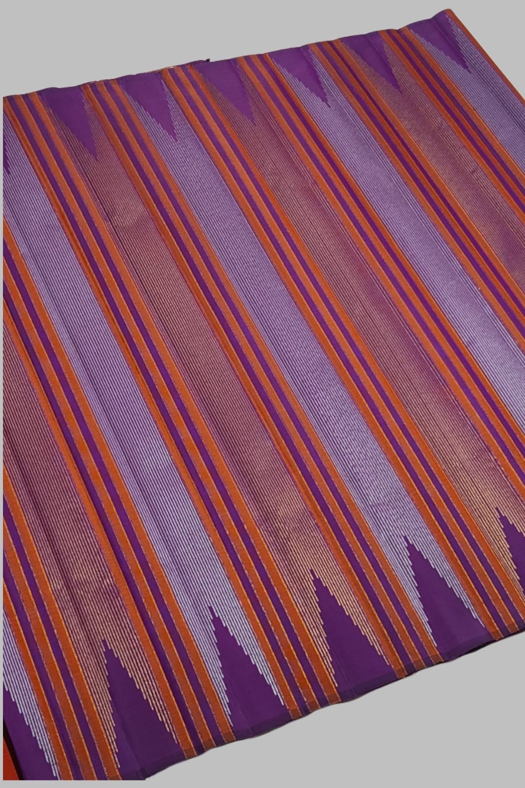 Kadambam Purple Handwoven Pure Silk Kanjeevaram Saree with antique gold zari in  Ettukol