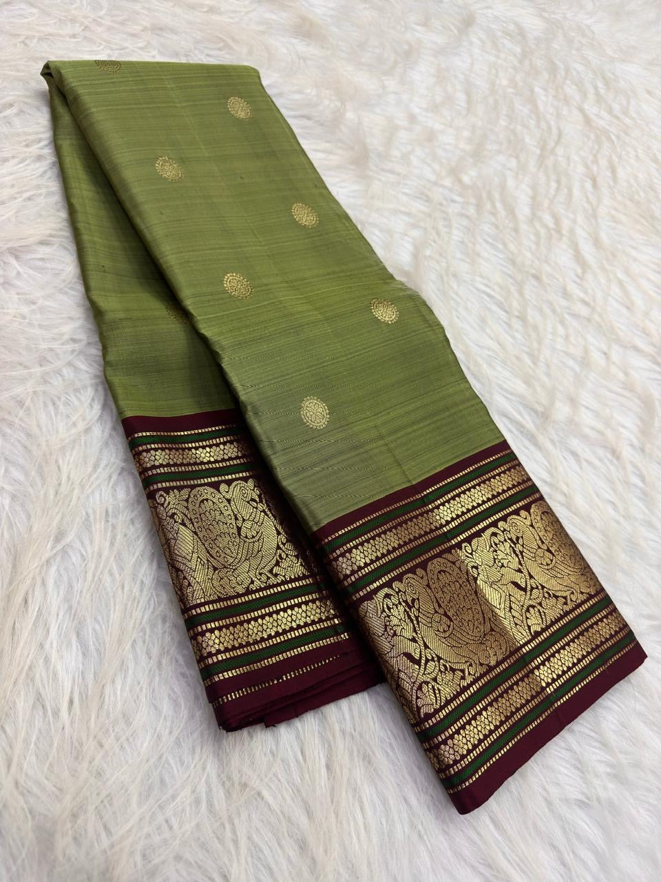 Tender Ilai Pachai Green Pure Silk Kanchi Pattu Peacock Butta Saree with Maroon Border – view 2