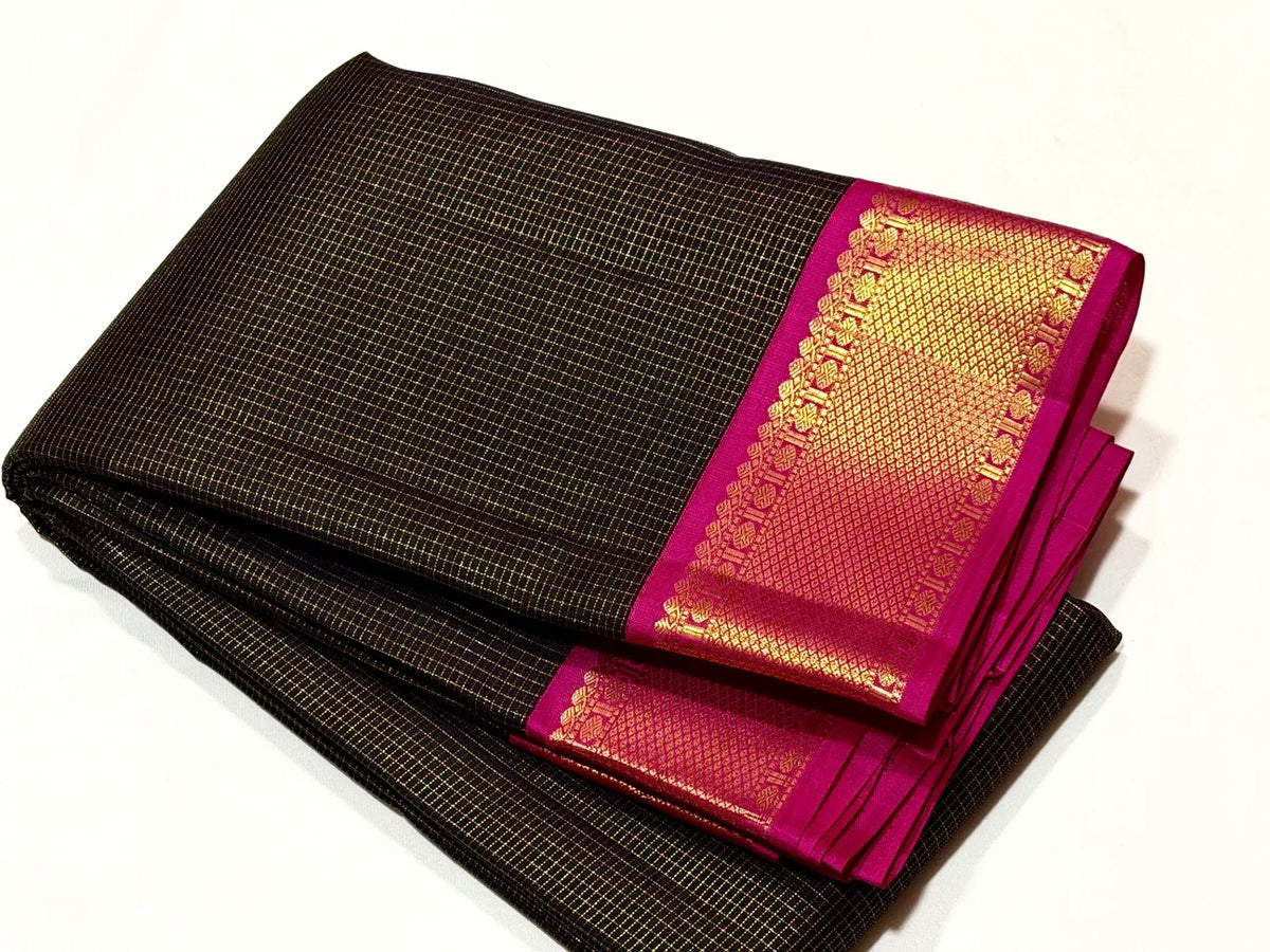Another angle of the full drape of the Kanchana Black Handwoven Pure Jari Korvai Kanjivaram Saree with Vairaoosi Kattam Body and Pink Borders.