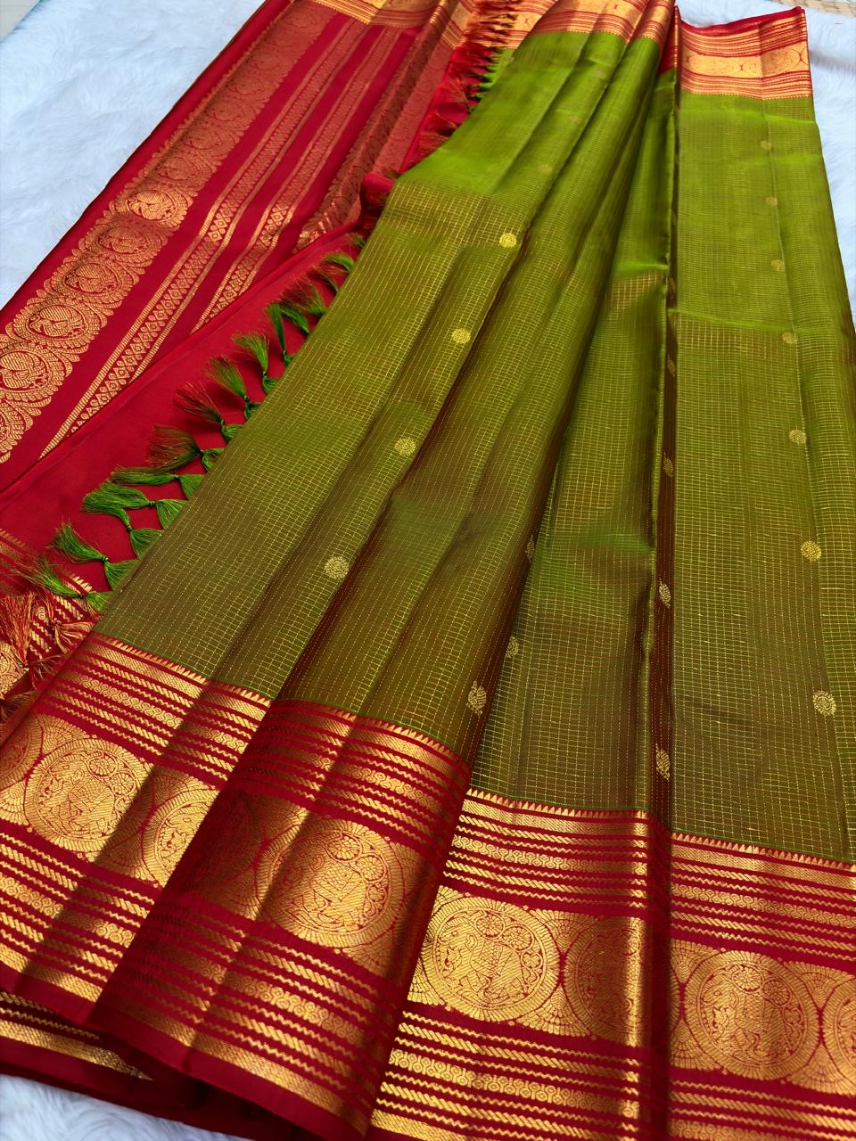 red border detail of olive green Kanchipuram silk saree