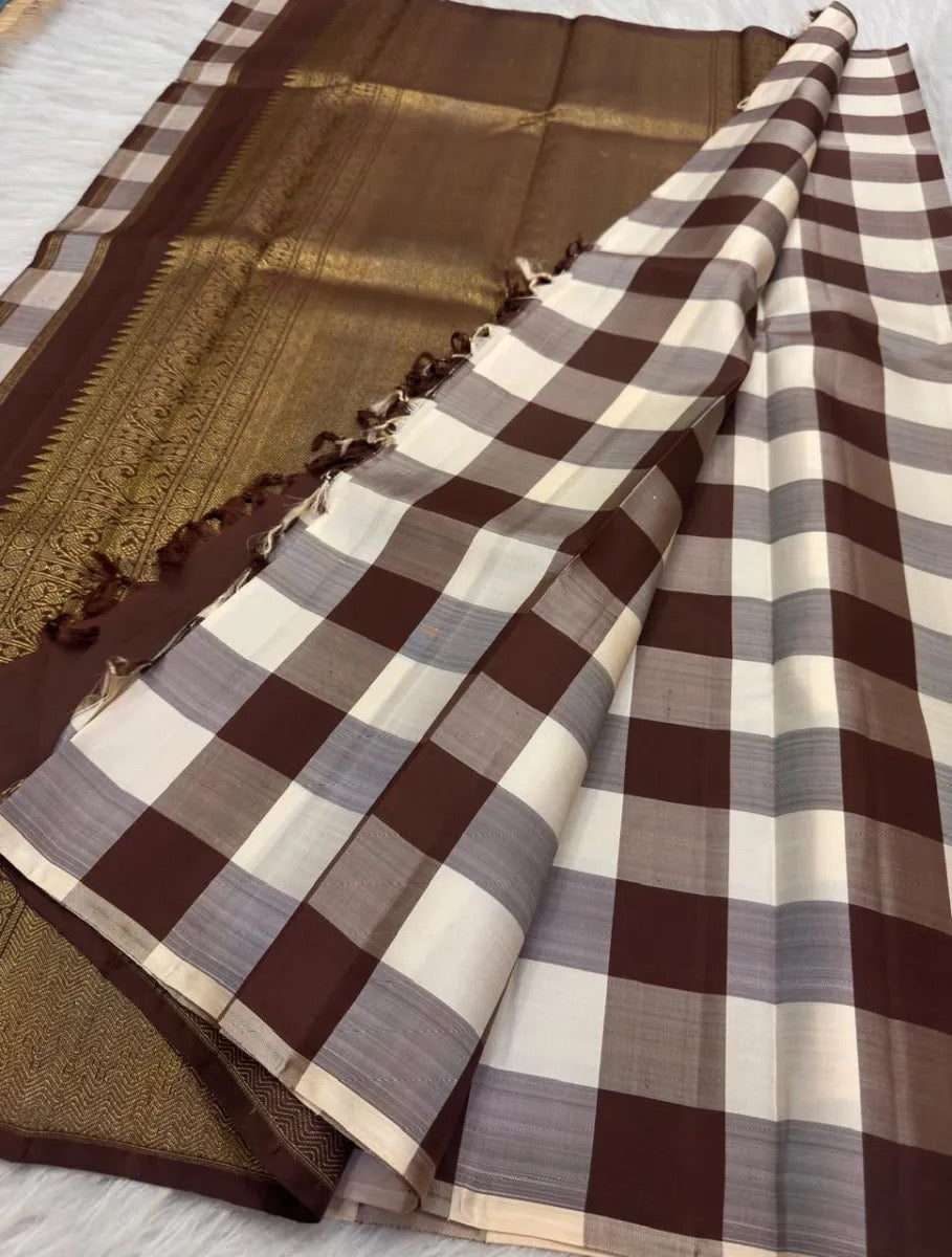 Kanchi Kattam pure zari Yazhi pallu detail on silk saree