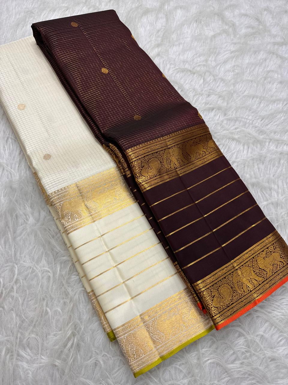Ivory pure silk Kanchipuram saree, ornamental pallu full view with pearl ivory, pale gold and thulir-pachai fresh-green selvedge