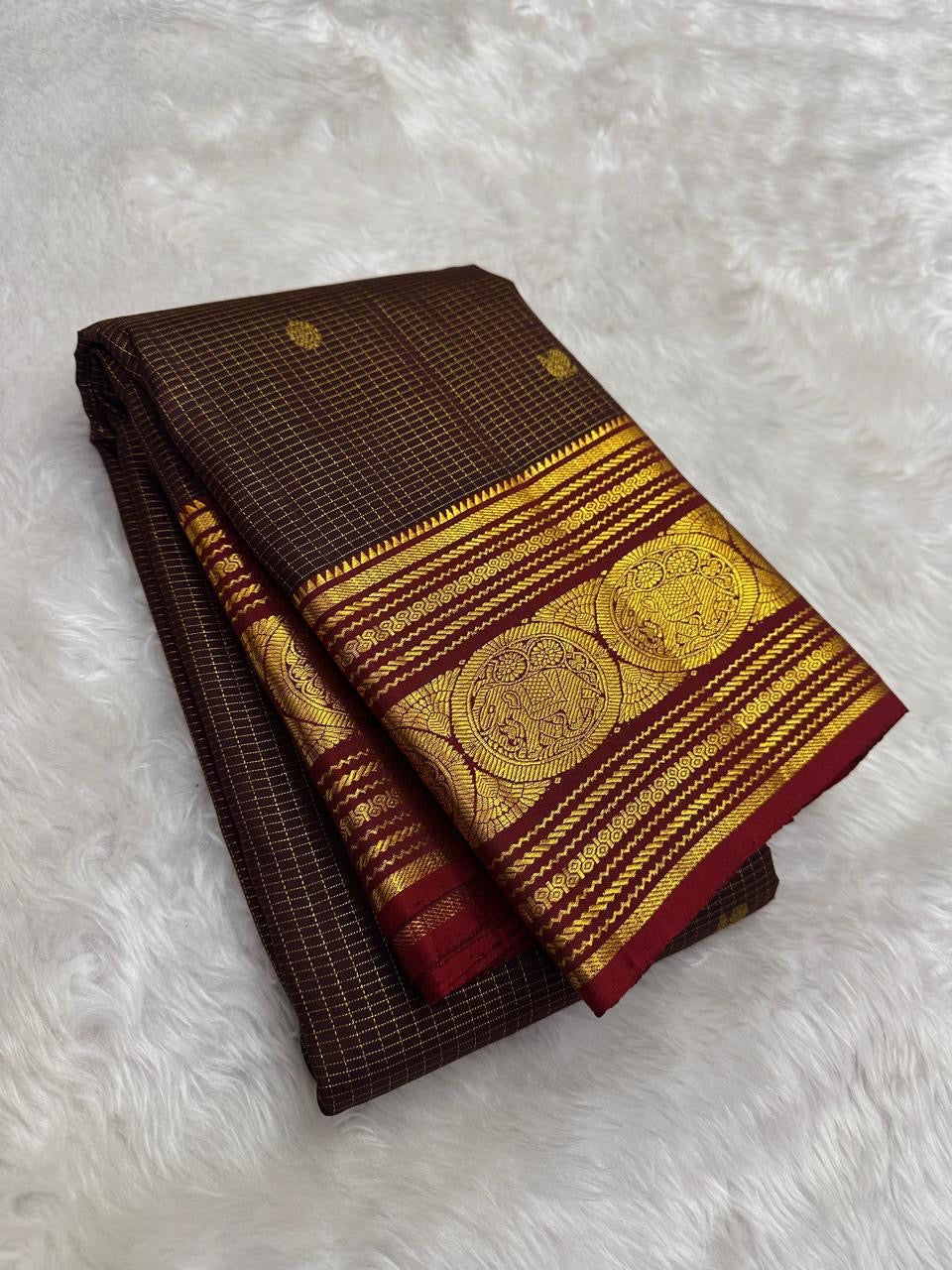 red border detail of coffee brown Kanchipuram silk saree