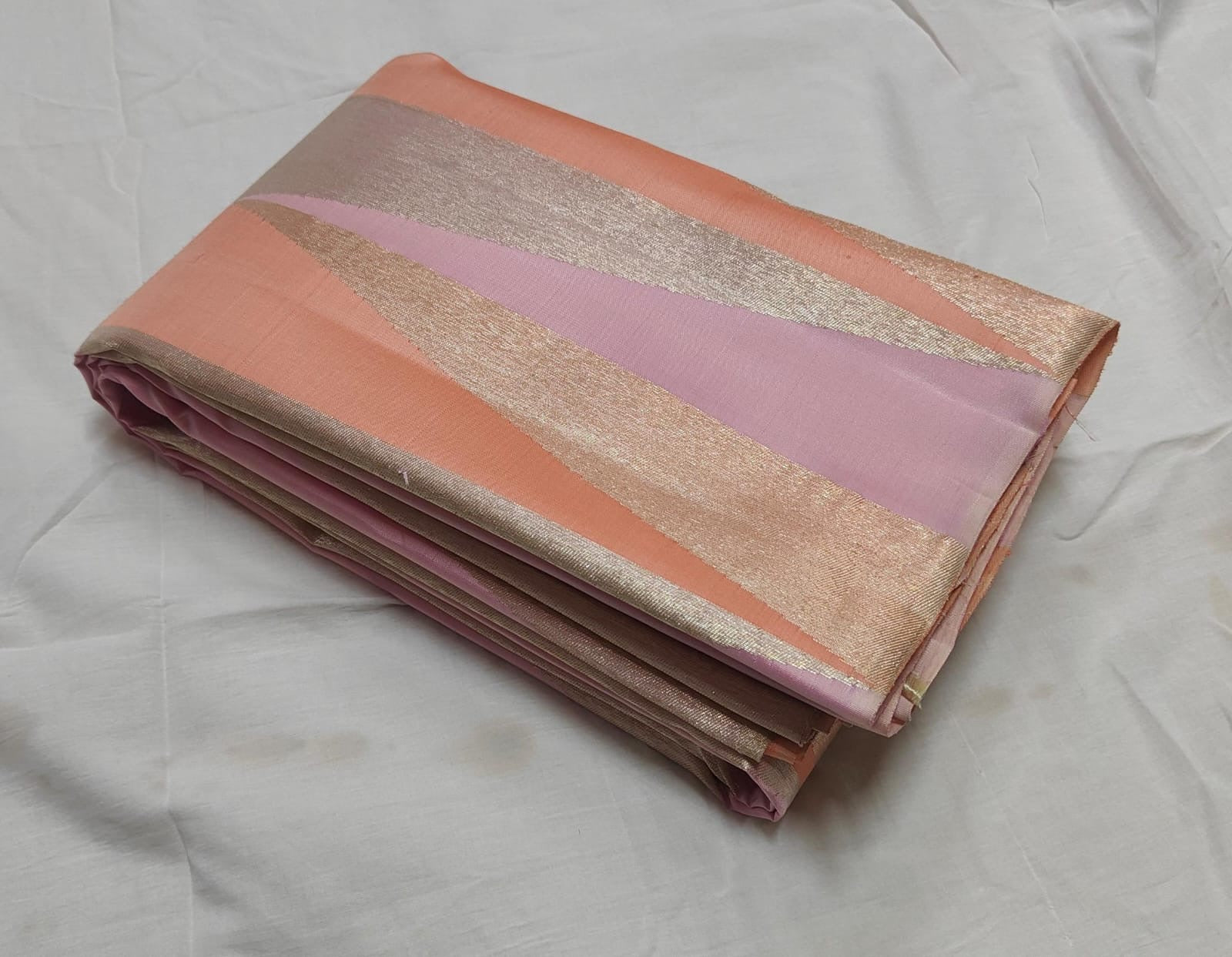 Pastel pink and lilac handwoven pure silk Kanchipuram Ettukol saree — detail of the saree border