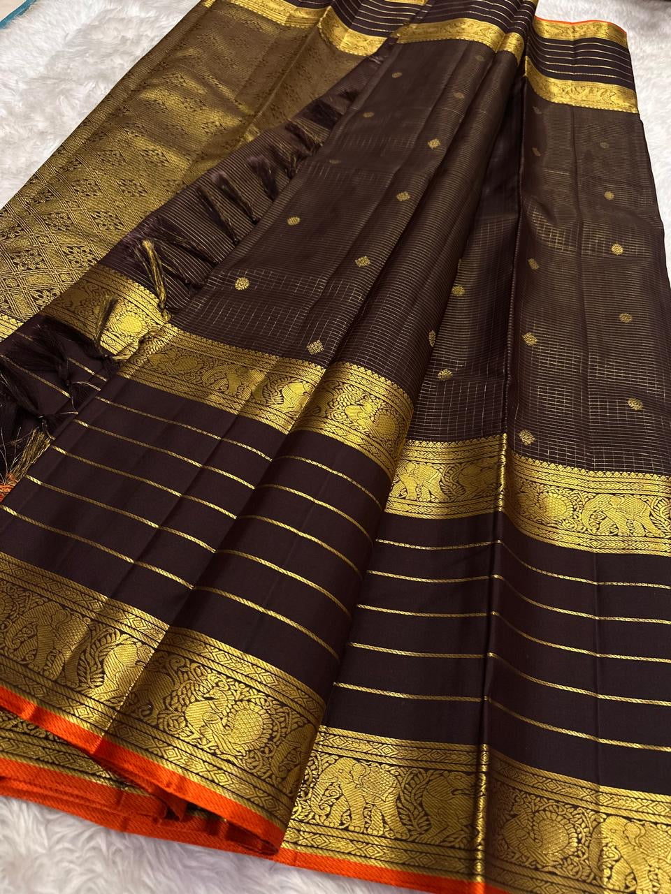 Brown pure silk Kanchipuram saree, pallu weave detail with kaapi brown with deep aubergine undertones and kesari-orange selvedge
