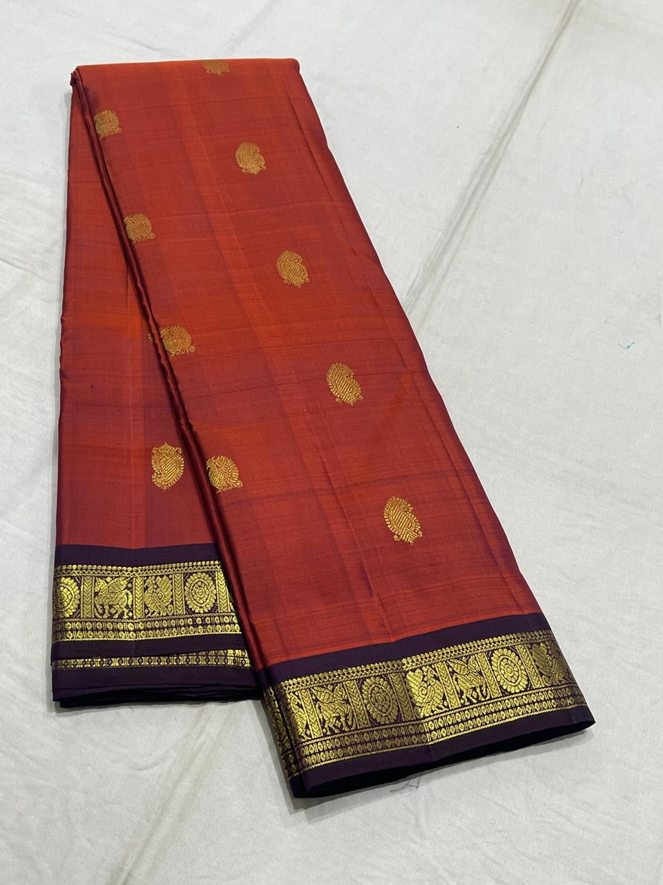 Rust and aubergine handwoven pure silk Kanchipuram Korvai saree — detail of the saree border