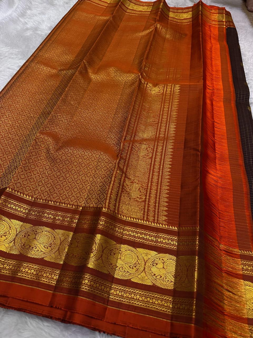 zk-yb pallu detail of dark coffee brown Kanchipuram silk saree