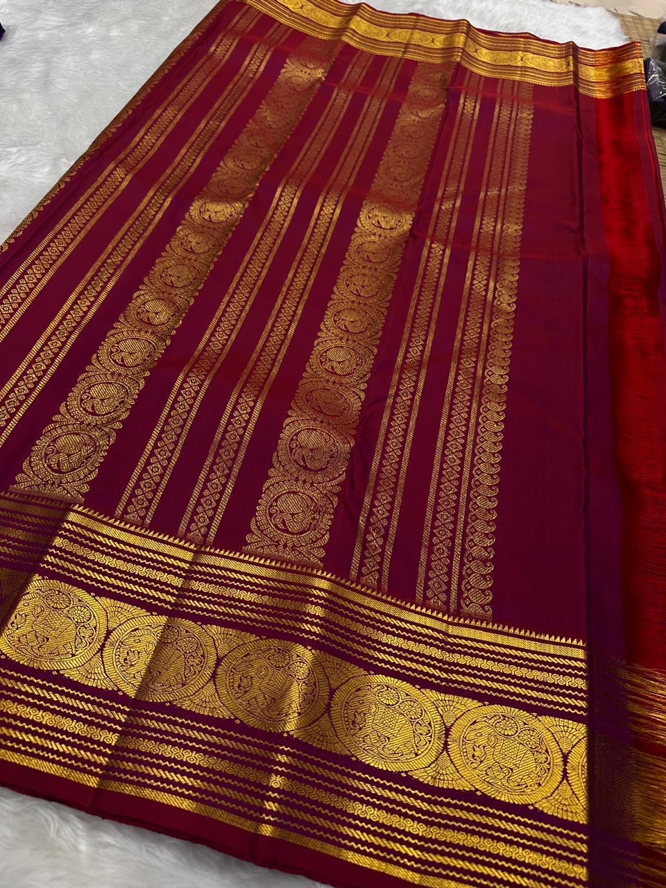 zk-yb pallu detail of plum purple Kanchipuram silk saree