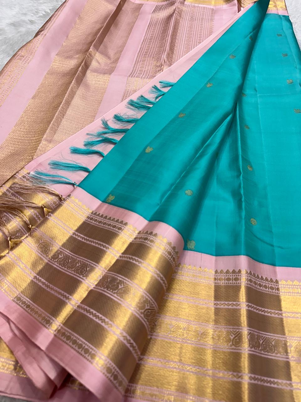 baby pink border detail of turquoise blue Kanchipuram silk saree
