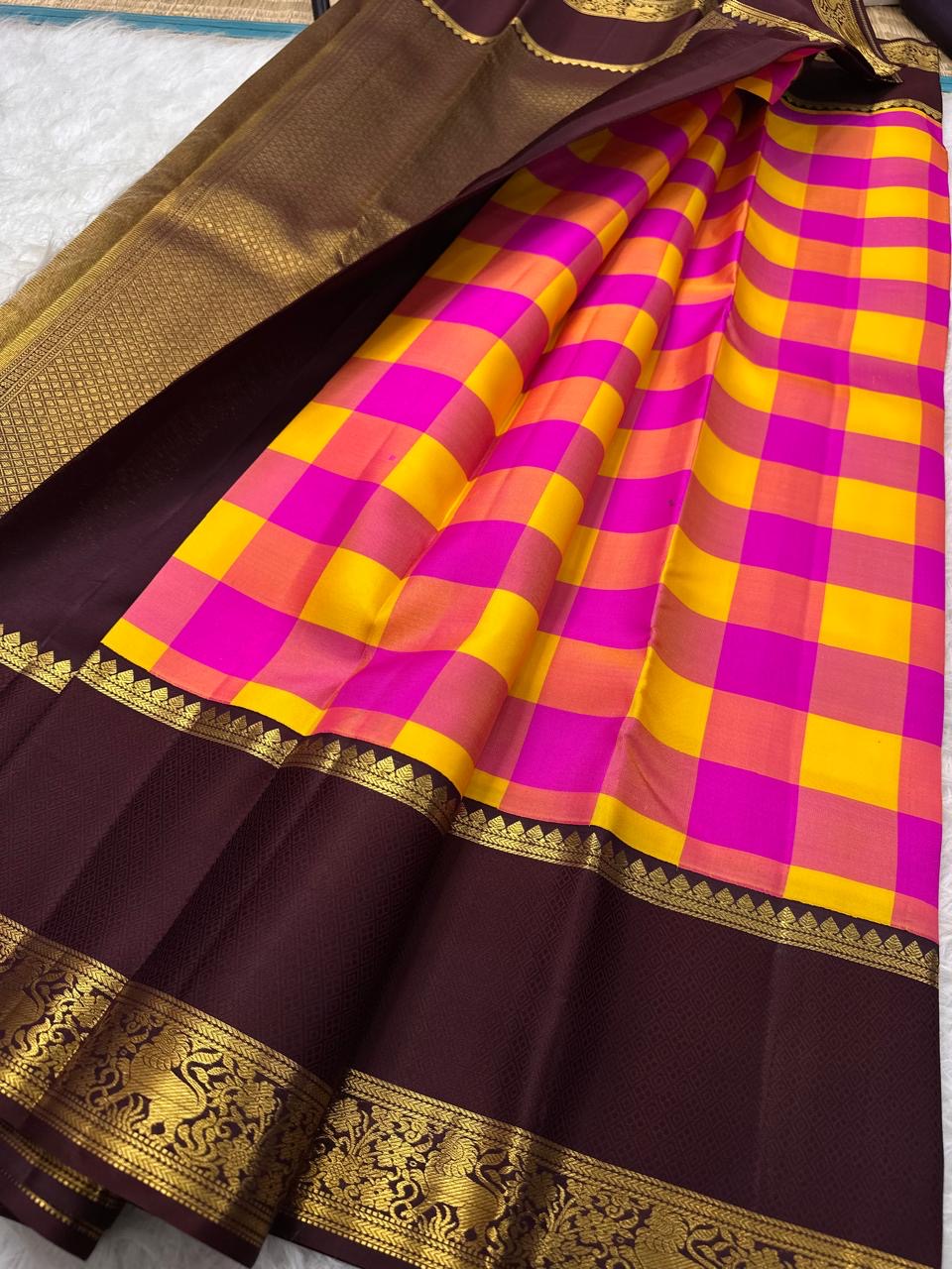 Vintage vivid magenta pink Paalum Pazhamum Kanchipuram silk saree showing grand zari pallu and ornate zari border