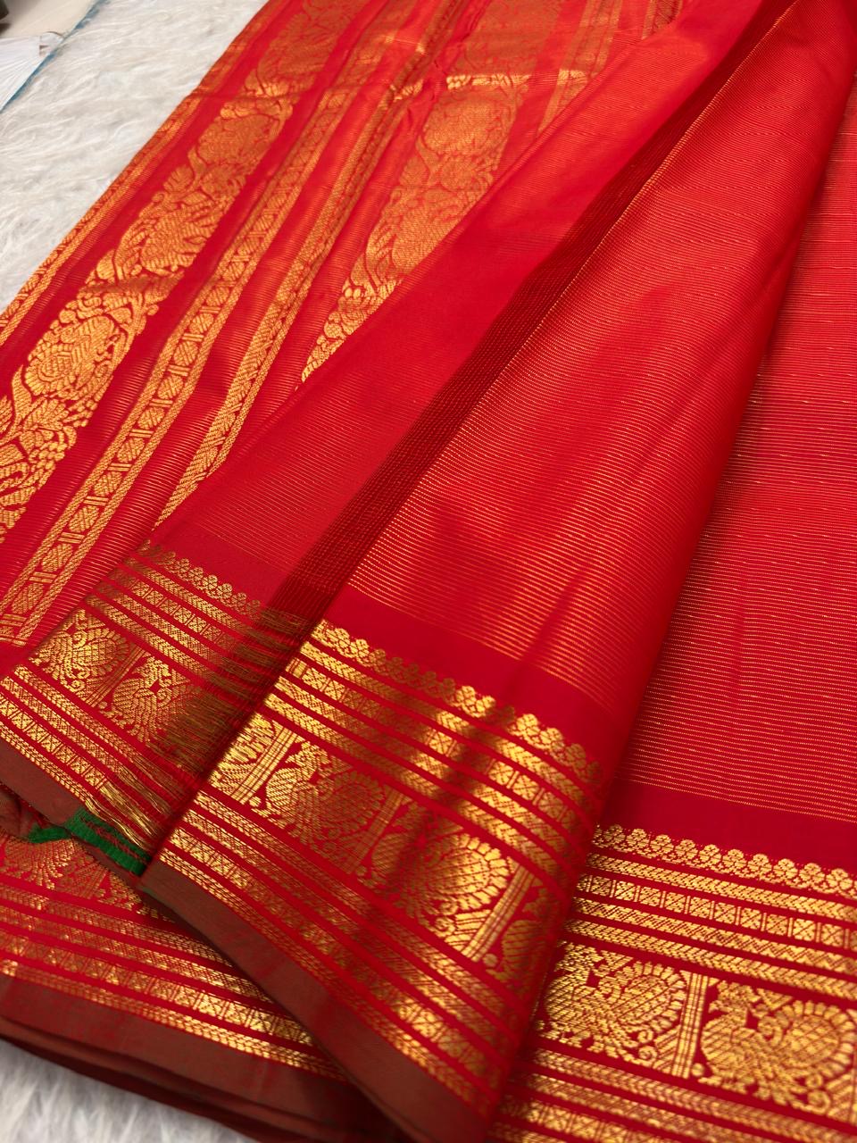 Arakku red Pure Kanchipuram silk Vairaoosi saree with peacock border, view 3
