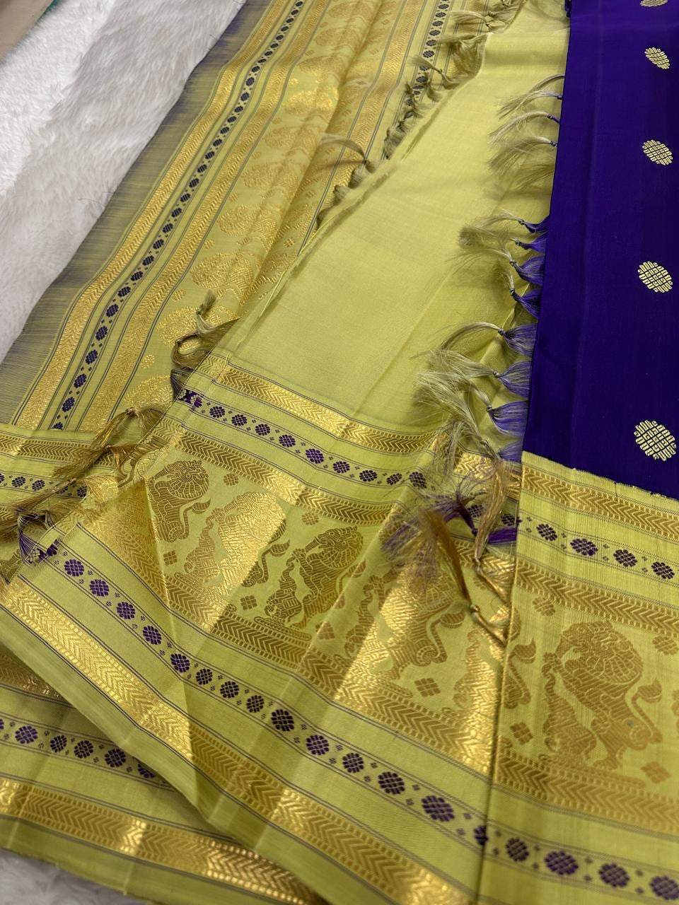 Oodha Violet & Manthulir Green Varisaipet Kanchipuram silk saree, detail view