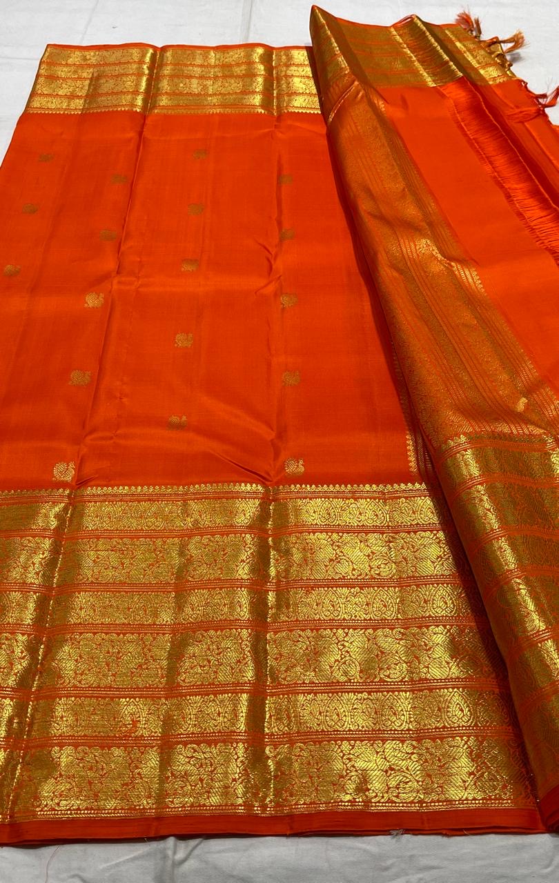 Orange handwoven pure silk Kanchipuram Varisaipet saree — detail of the saree border