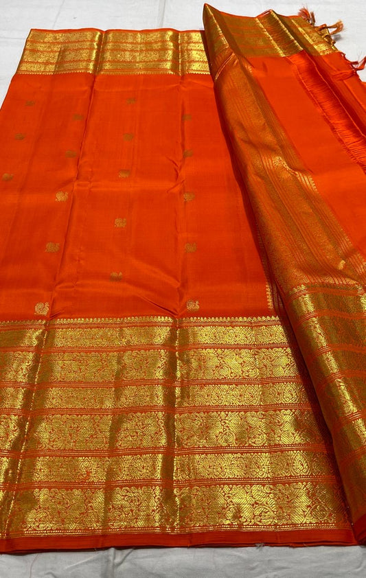 Orange handwoven pure silk Kanchipuram Varisaipet saree — detail of the saree border