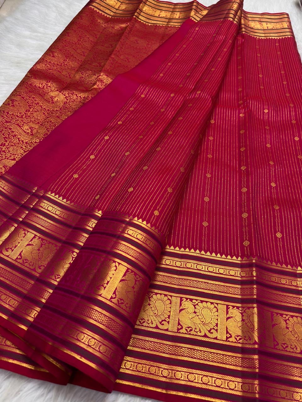 Raspberry pink Varisaipet pure silk Kanchipuram saree – silk body with fine gold zari pinstripes and buttas