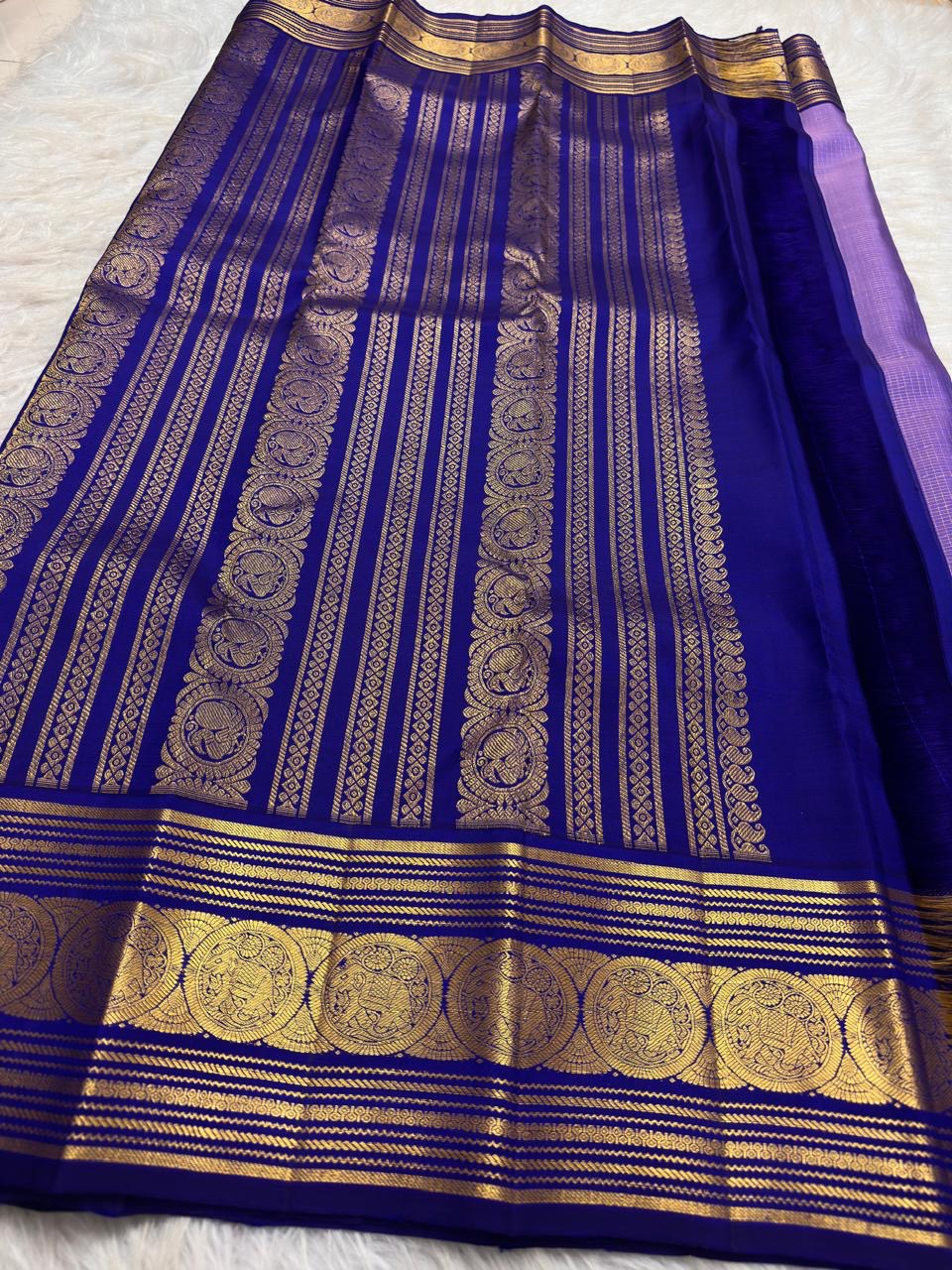 Lavender Oodha Pure Kanchipuram Silk saree with royal blue border worn at a temple kalyana utsavam