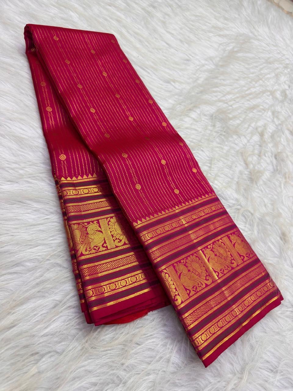 Raspberry pink Varisaipet pure silk Kanchipuram saree – layered varisaipet border with peacock figures and Arakku red edge