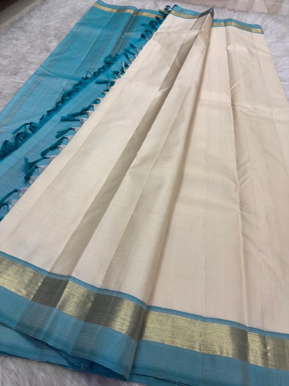 Warm Ivory and Firozi Blue Simple Kanchipuram Silk Saree, additional view