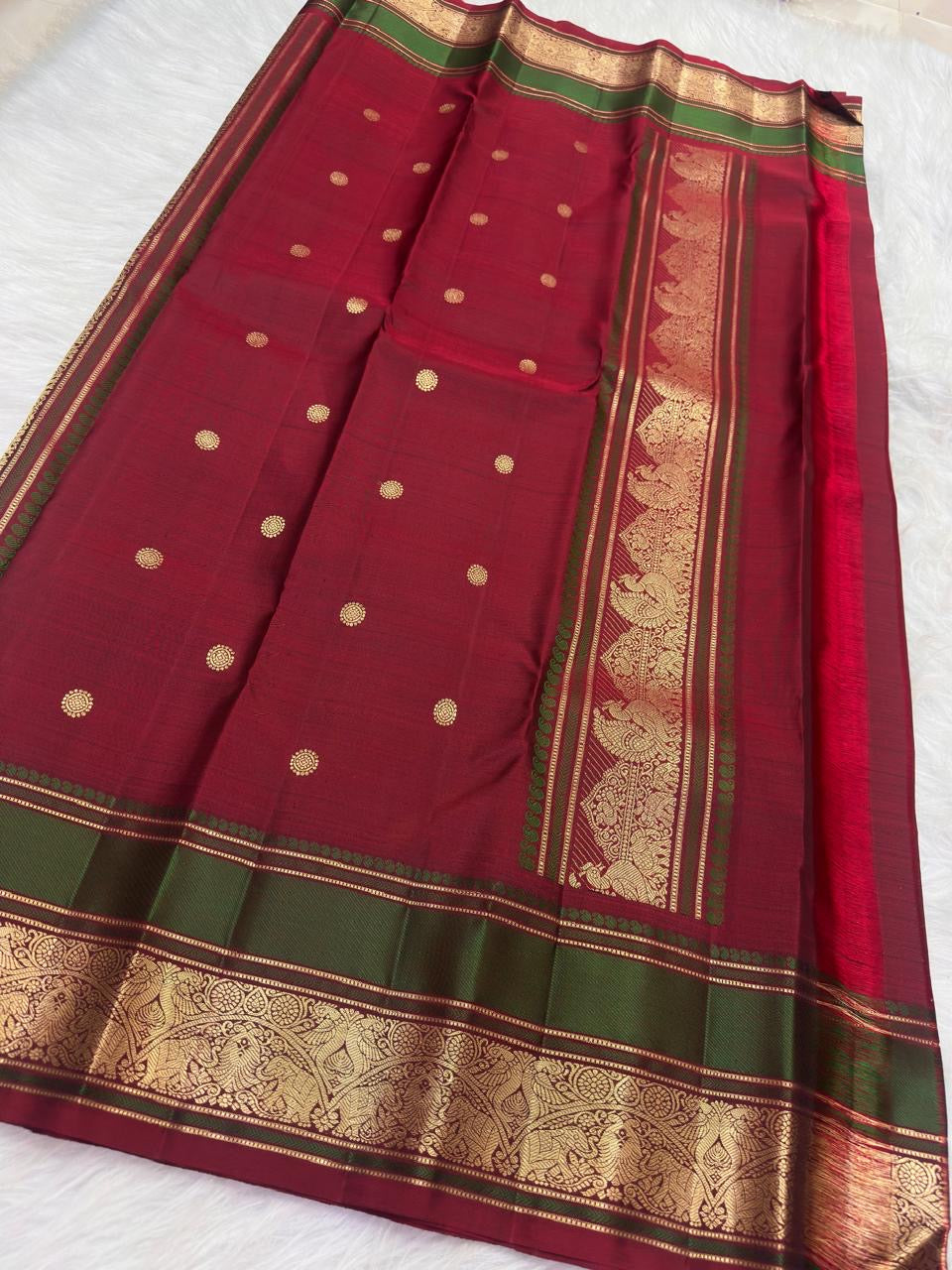 Deep forest green and raspberry-red Vanasringaram peacock border on dusty lavender Kanchi Pattu saree