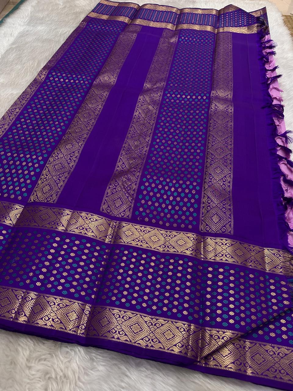 Lavender Pink pure silk Kanchipuram Rettapet saree, border view showing the silk and ornamental weave