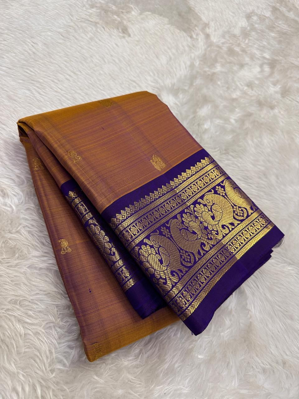 kv-myb pallu detail of burnt copper Kanchipuram silk saree