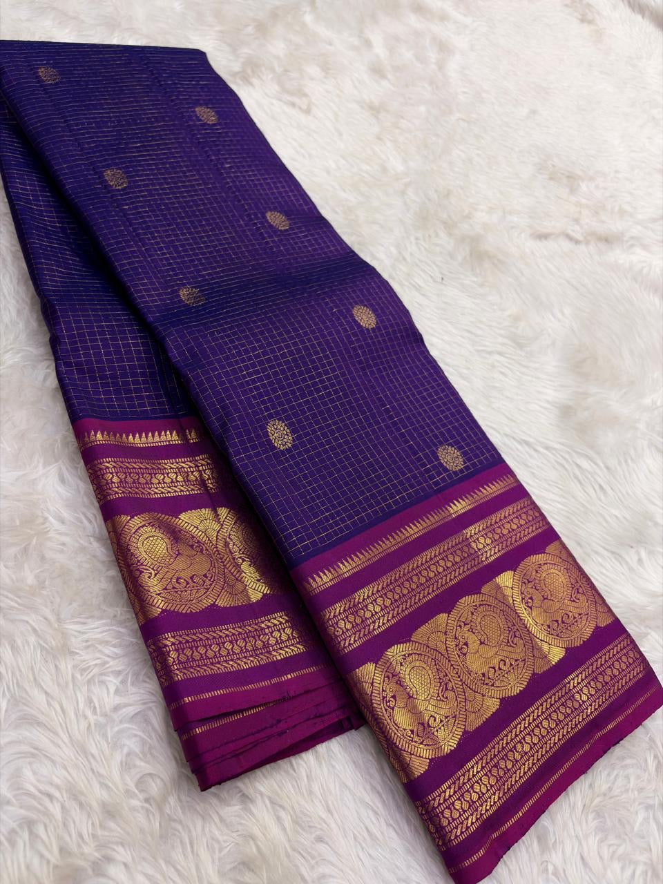 Green Kanchipattu silk saree with mayil motif pattern and zari kattam border folded display view