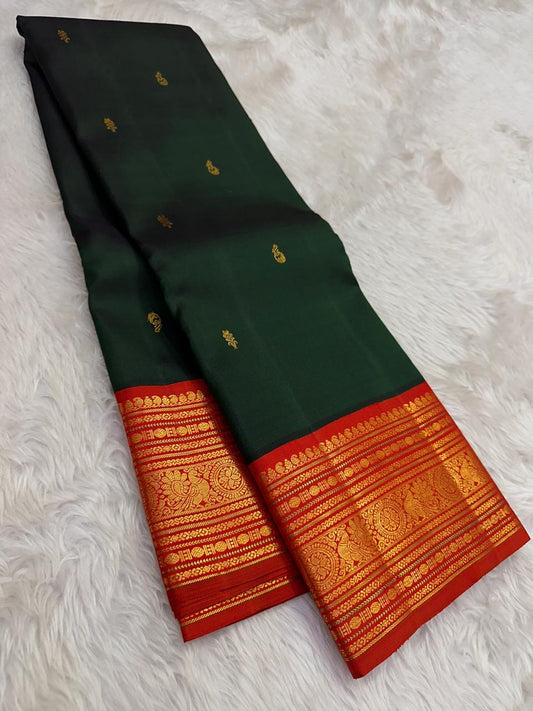 Green Kancheepuram silk saree featuring varisaipet border and red korvai contrast with gold zari detail