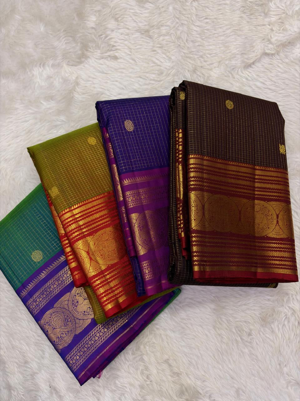 Green Kanjeevaram silk saree with mayil motifs and gold zari kattam border closeup detail