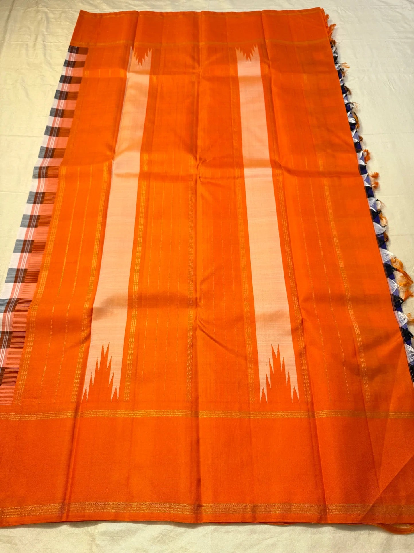 kk-rt pallu detail of navy blue Kanchipuram silk saree