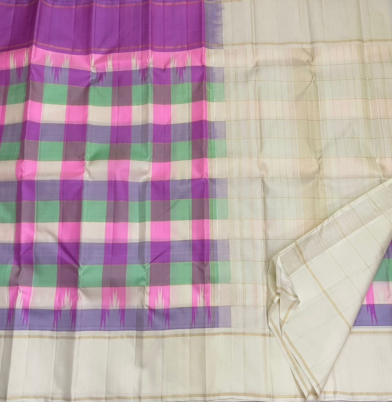 Kanchipattu silk saree lilac pink border with dual tone ganga jamuna style