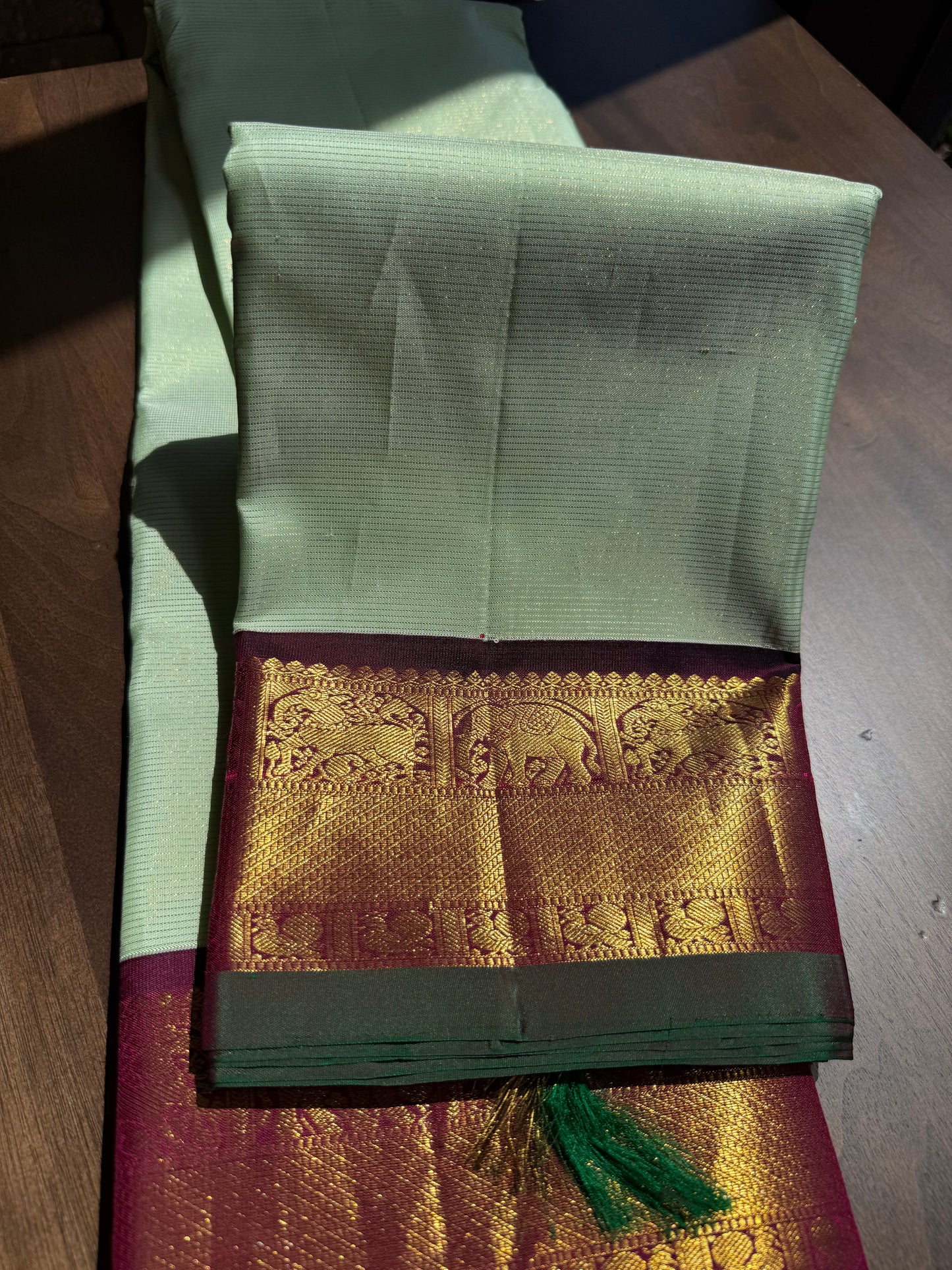 Pastel Kanchipuram silk saree border and body detail with fine vairaoosi zari lines