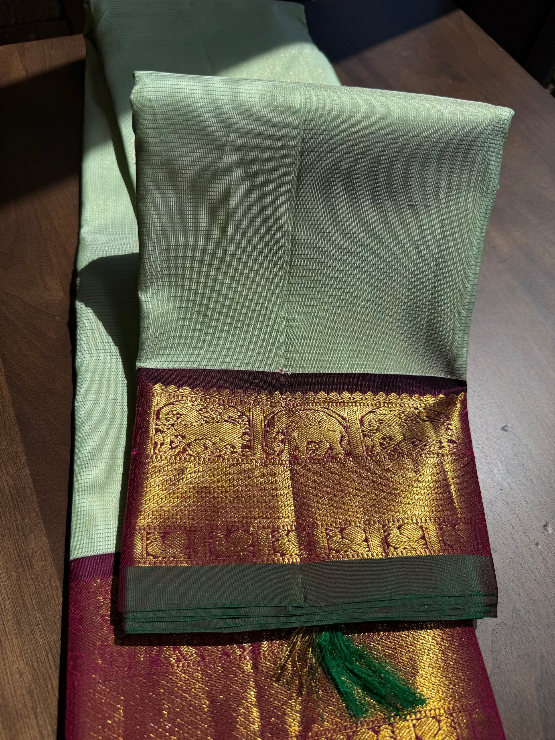 Pastel Kanchipuram silk saree border and body detail with fine vairaoosi zari lines