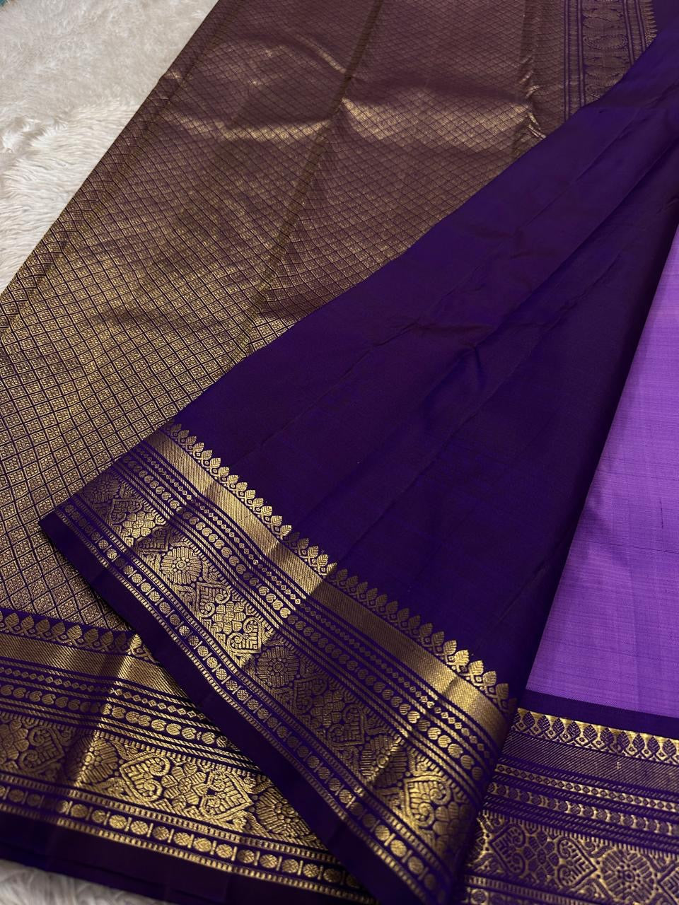 gold border detail of mystic violet Kanchipuram silk saree