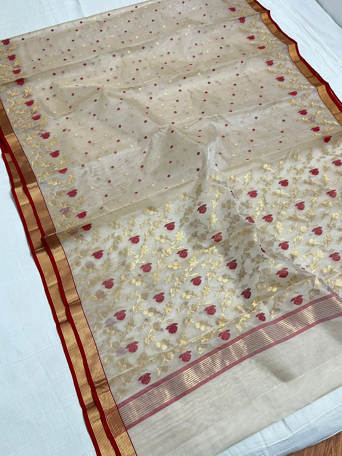 Ivory Pink Floral Silver Border Pattu Silk Chanderi saree, border detail