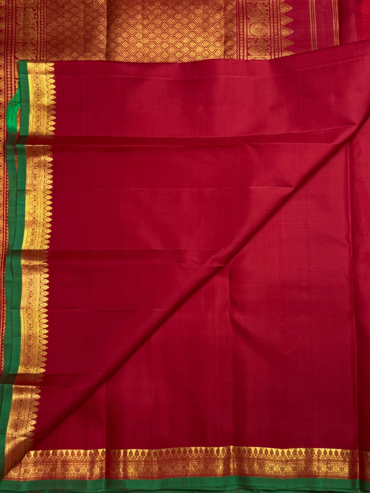 Crimson rose red handwoven pure silk Kanjipuram Butta saree with gold zari and green edge, photo 2 of 5