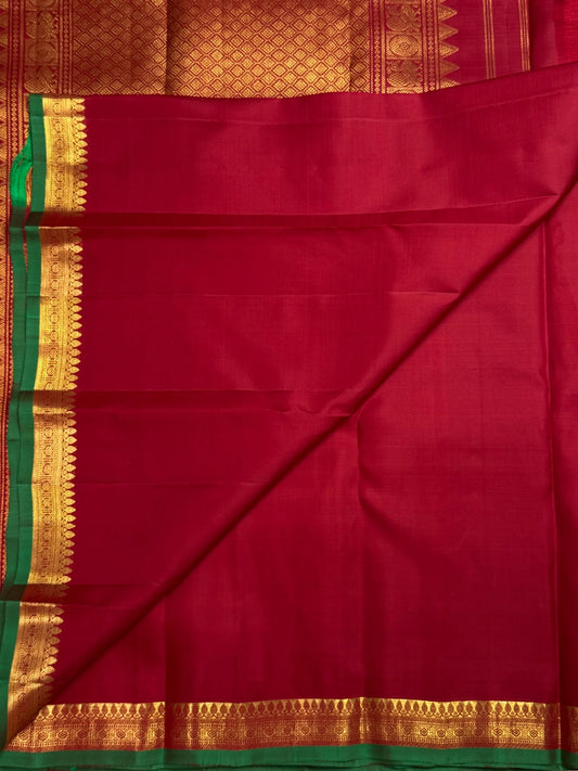 Crimson rose red handwoven pure silk Kanjipuram Butta saree with gold zari and green edge, photo 2 of 5